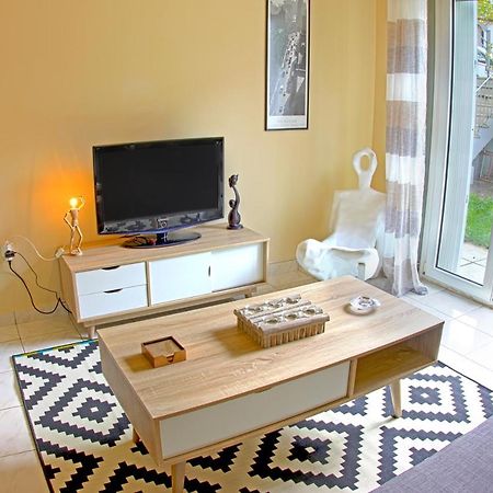 Stylish City Center Garden Apartment Афины Экстерьер фото